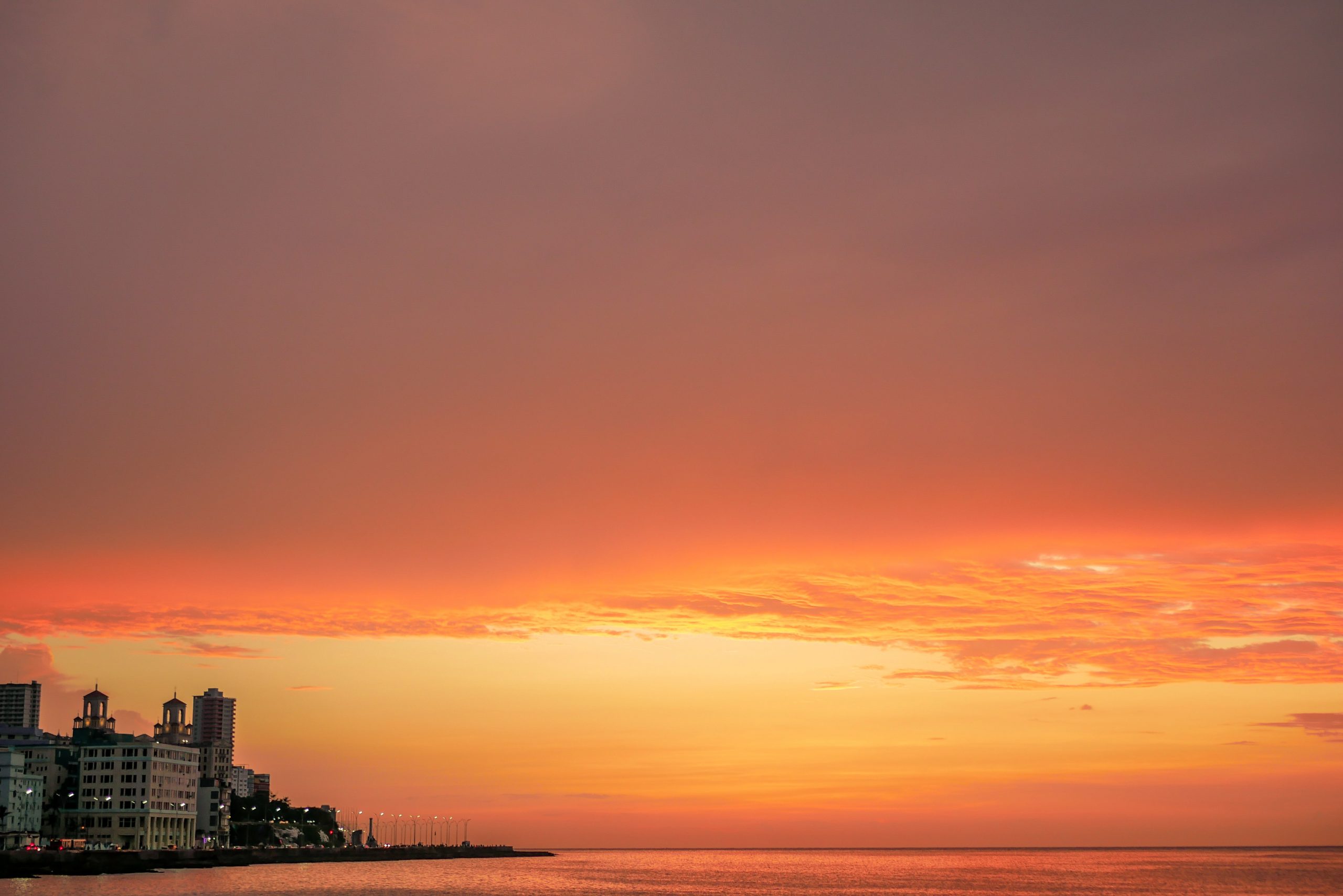 Orange coast. Гавана закат. Гавана Куба закат. Рассвет на Кубе. Куба Гавана пляжи закат.